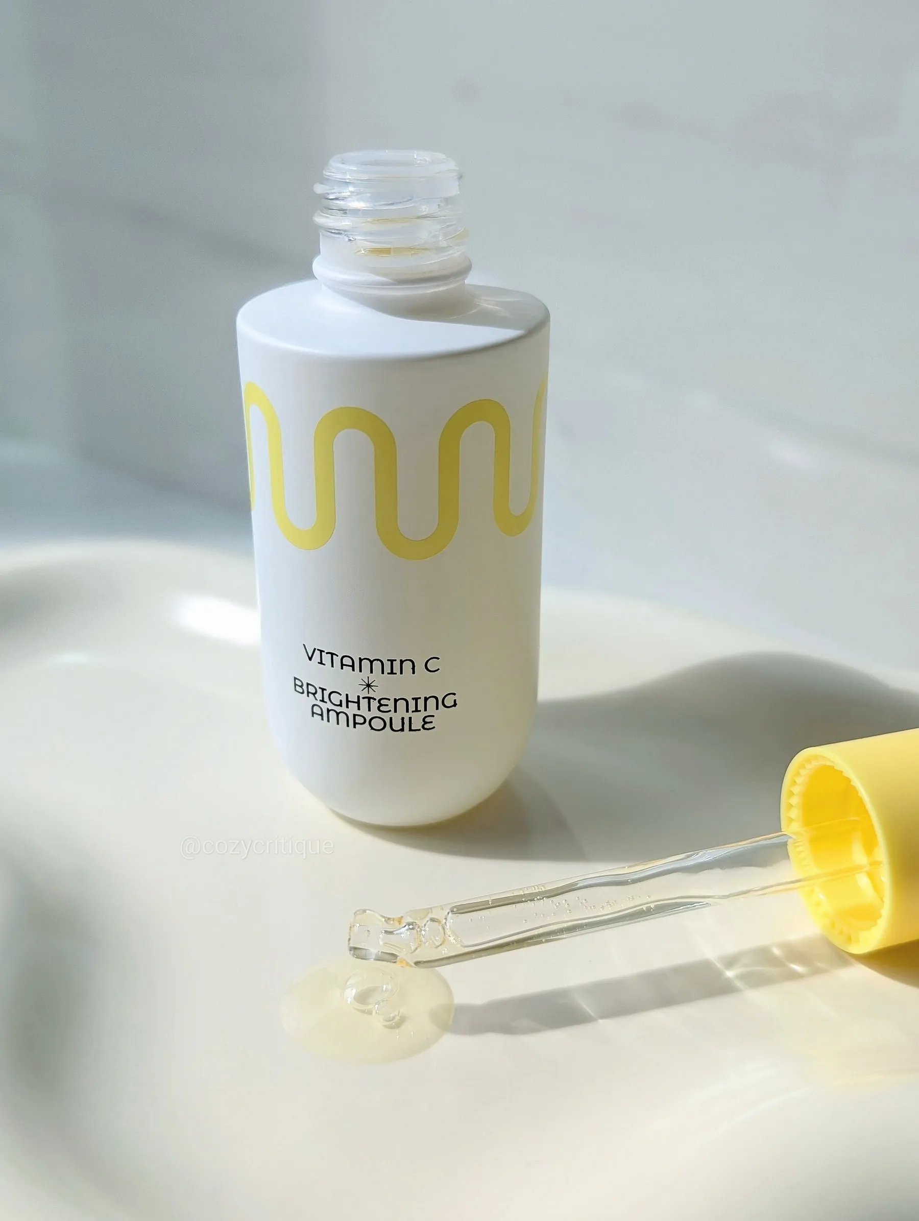 COMMONLABS ampoule and texture shot on a tray